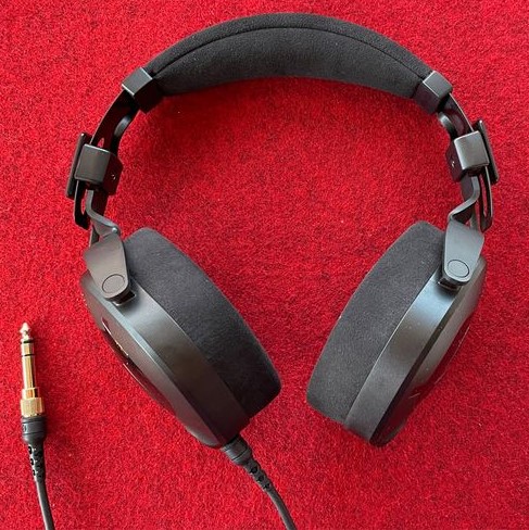 Rode NTH-100 What Hi-Fi? Awards 2023 Winner