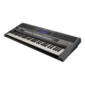 Bundle - Yamaha PSR-I400 61-key Portable Keyboard With Stand and Case