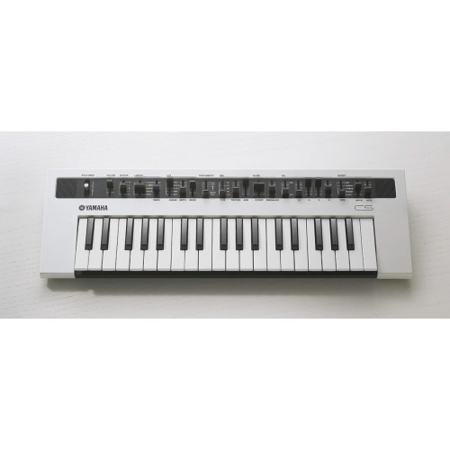 Yamaha Reface CS Synthesizer with Mini-Keys